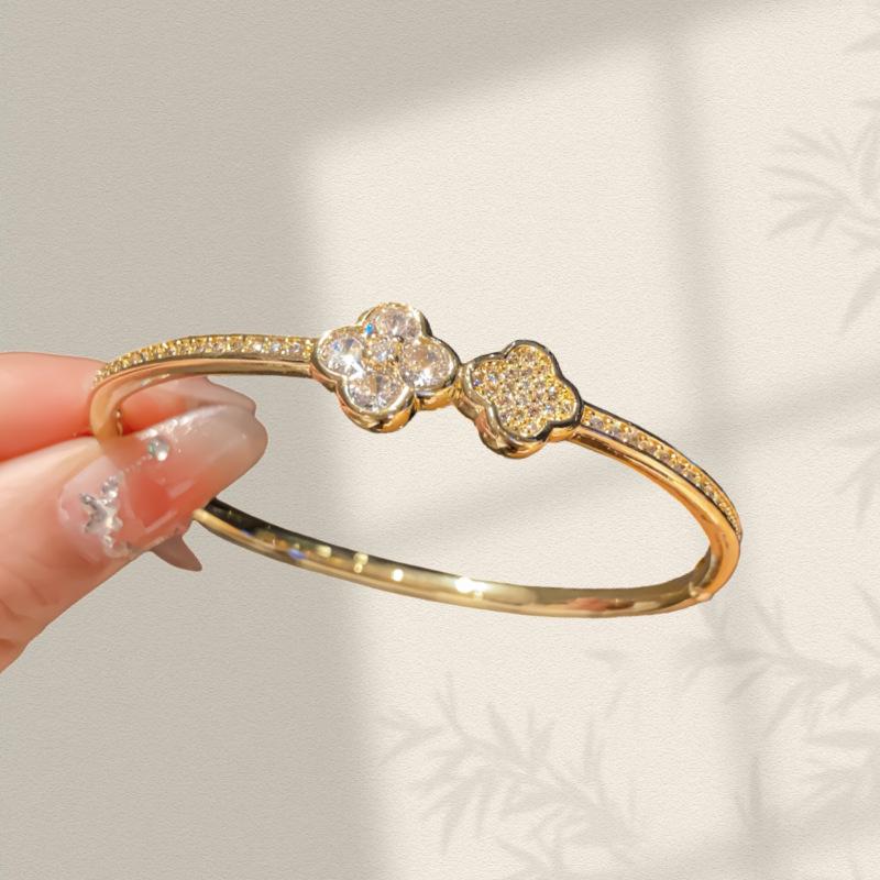 Cross Flower Zircon Bracelet: Light Luxury Mother-of-Pearl Four-Leaf Clover Jewelry