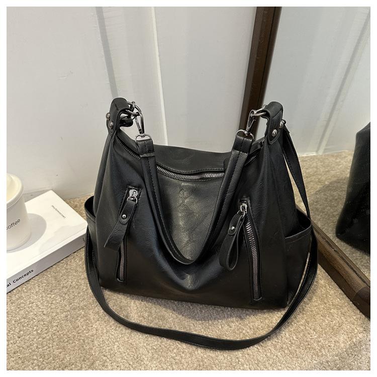 2025 Autumn and Winter New Fashion Handbag One Shoulder Casual Temperament Young Women Messenger Bag Popular Underarm Bag