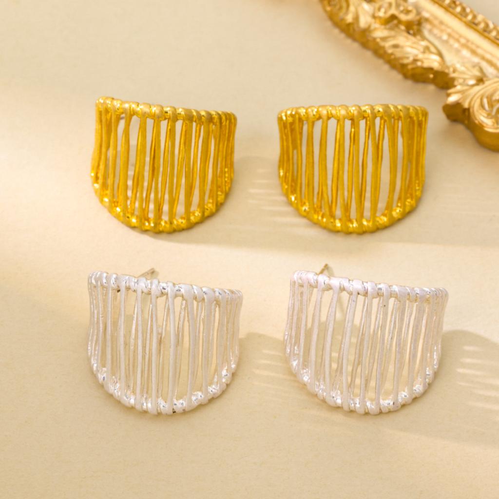 Ins Fashion Blogger Hollow Metal Earrings Female Niche Design Wide Woven