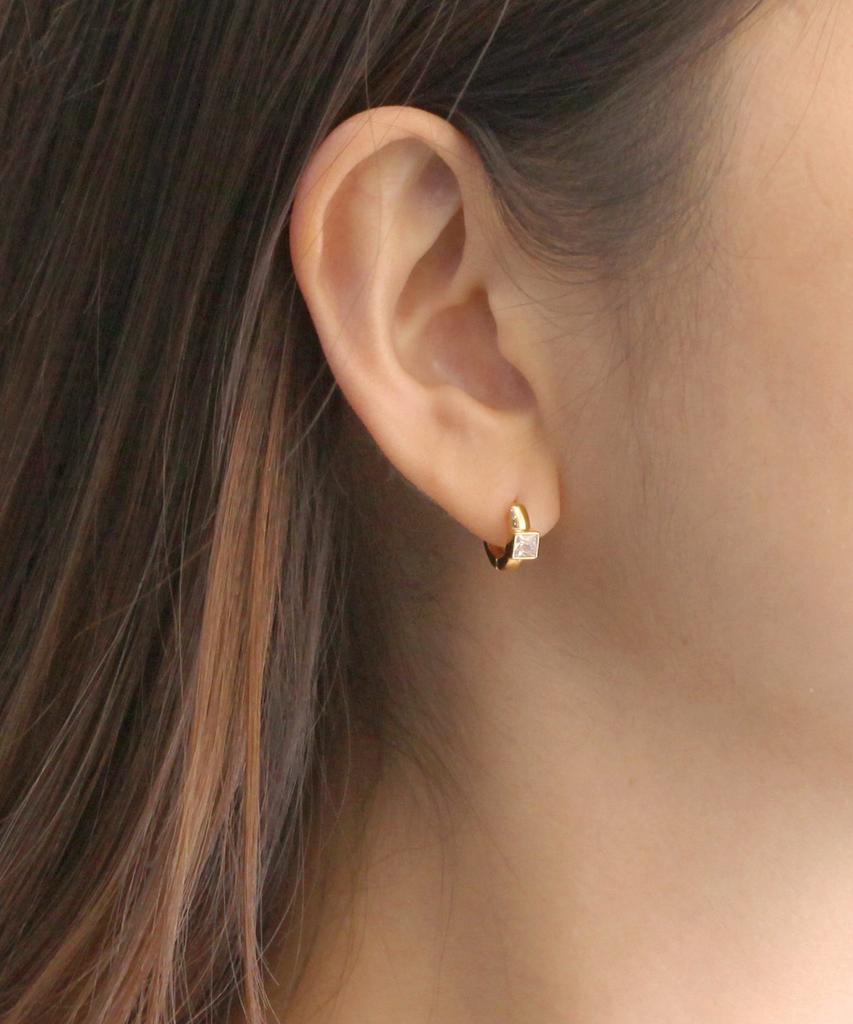 Code.H (Silver 925) Square One-Touch Earrings