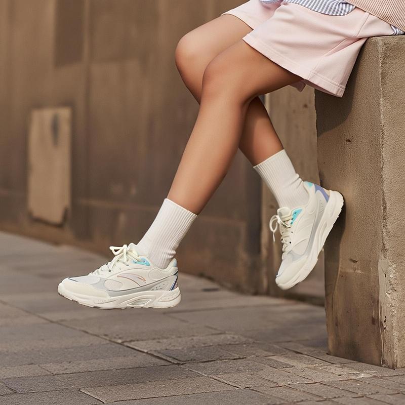 Anta Gravity Comfortable Trendy Shock Absorbing Wear Resistant Low Top Casual Shoes Women Sneaker White 122528812-6