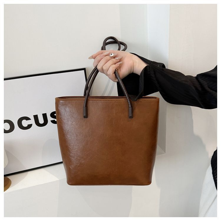 

Korean portable commuter bag autumn and winter women s new trendy retro tote bag versatile large-capacity shoulder bag коричневый
