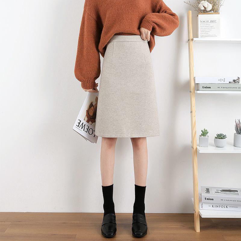 High-Waisted Woolen A-Line Midi Skirt: Simple, Slimming, Versatile, Wrinkle-Resistant with Back Slit, Perfect for Autumn and Winter.