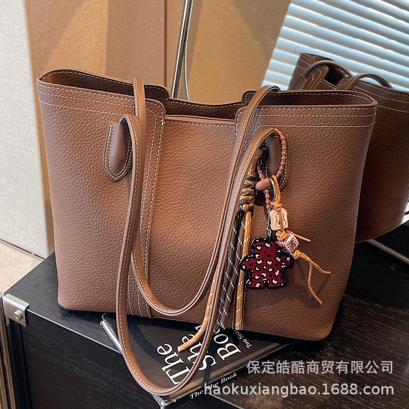 Retro bag women's large capacity 2025 new autumn and winter simple versatile shoulder underarm bag commuter tote bag