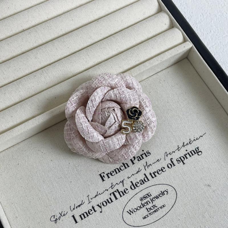 Korean Fabric Camellia Brooches For Women Fashion Handmade Flower Lapel Pins Elegant Clothing Jewelry Accessories Corsage