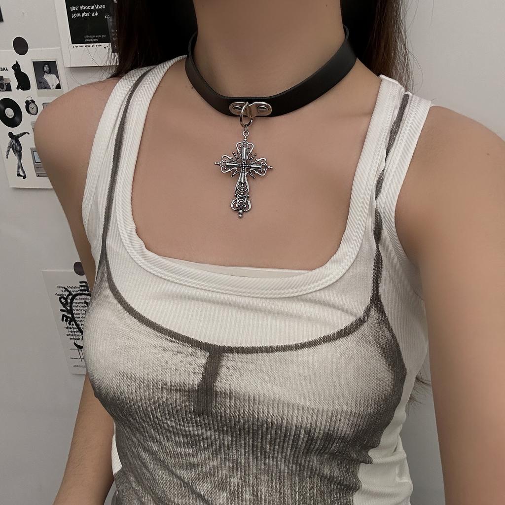 Y2K Subculture Baroque Hollowed-out Cross Pendant Collar Black Beaded Fold Wear Long Necklace for Women Personality Punk Jewelry