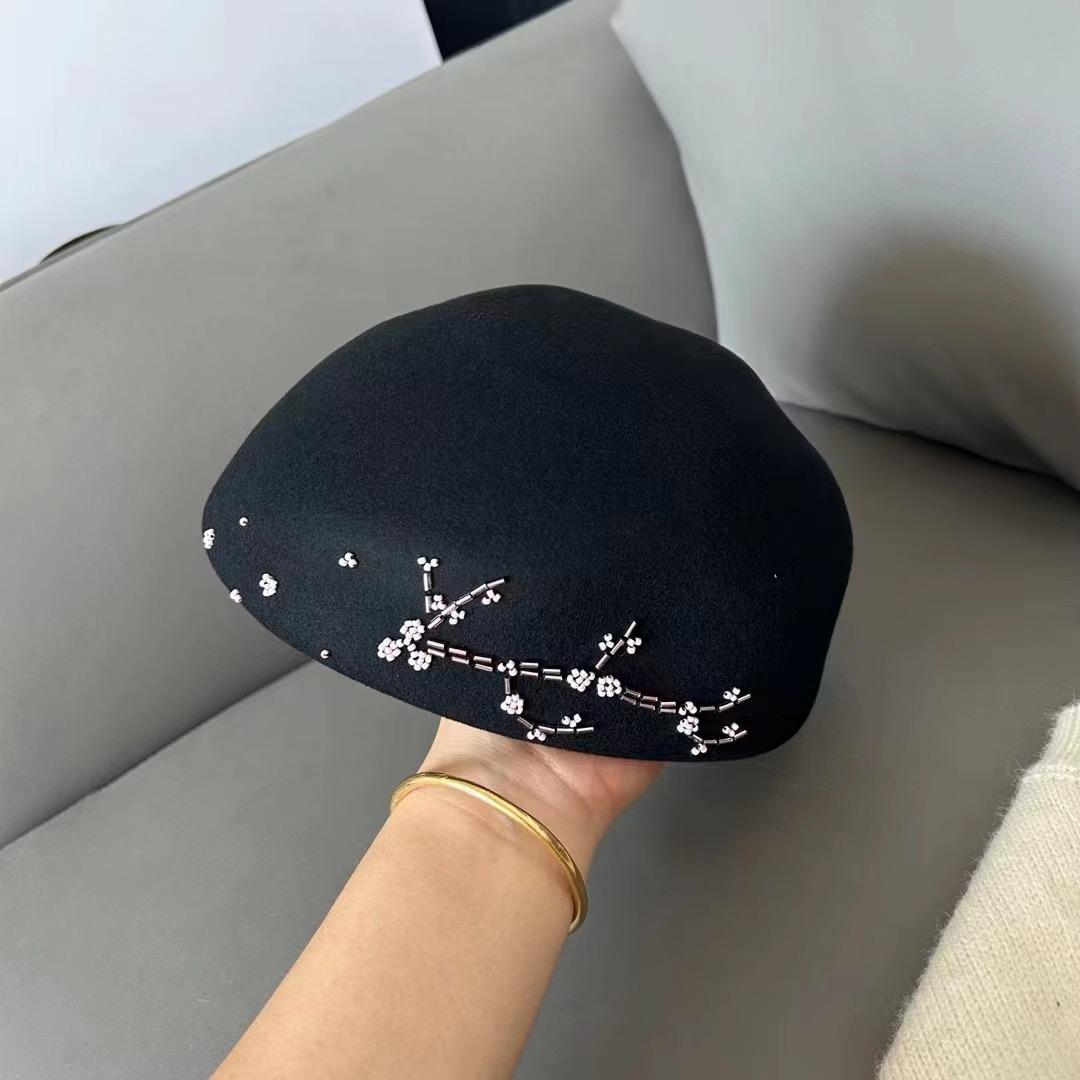 

Autumn and winter fashion wool wool hat beret lady elegant hand-sewn plum pattern painter hat stewardess hat чёрный