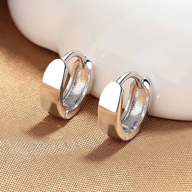 

Men S Earrings, Trendy Women S Cool And Handsome Wide-Faced Plain Rings, Ear Buckles, Simple Personality, Niche, High-End Sensitive Glossy Earrings. платиновий