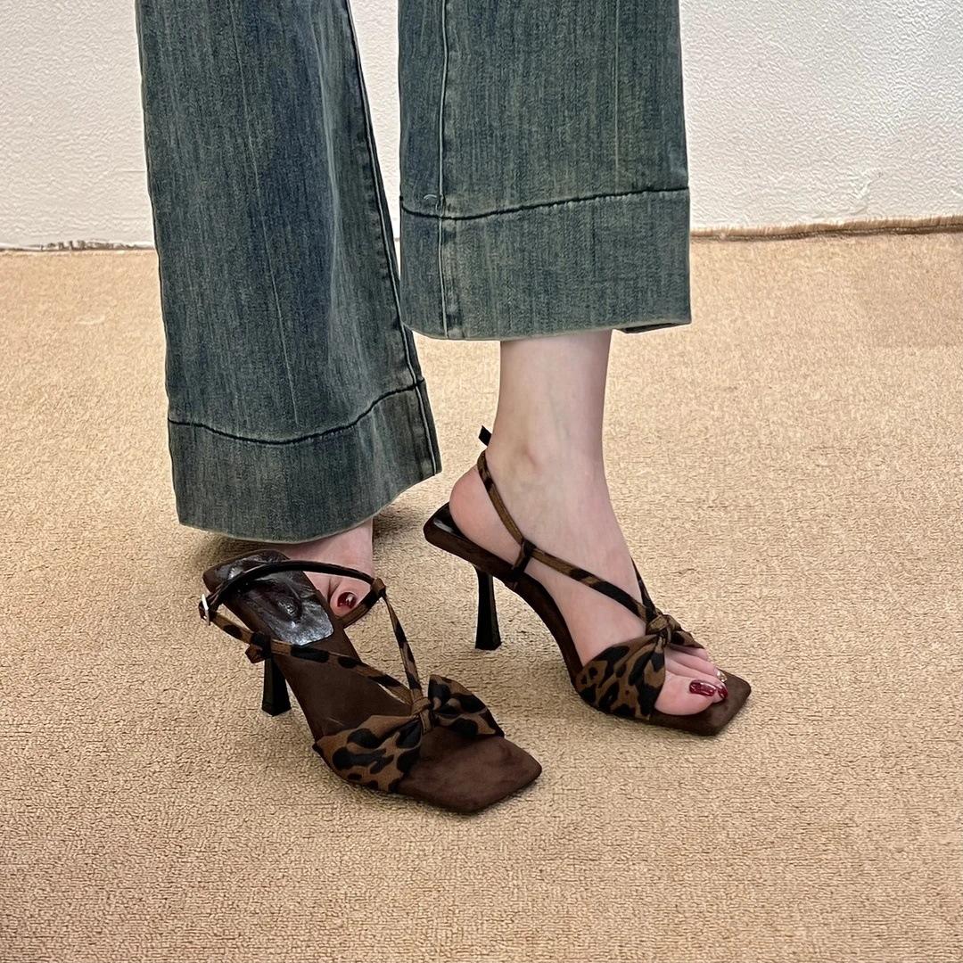 

New retro medieval French sandals women s niche design feeling open-toed back strap stiletto high heels summer stepping on shit feeling 35 леопардовый