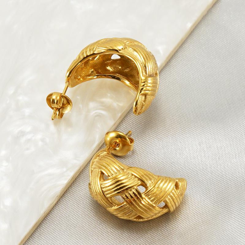 2025 New Stainless Steel Crescent Twist Earrings Premium Niche Grade Color Retention Anti-Allergy Earrings