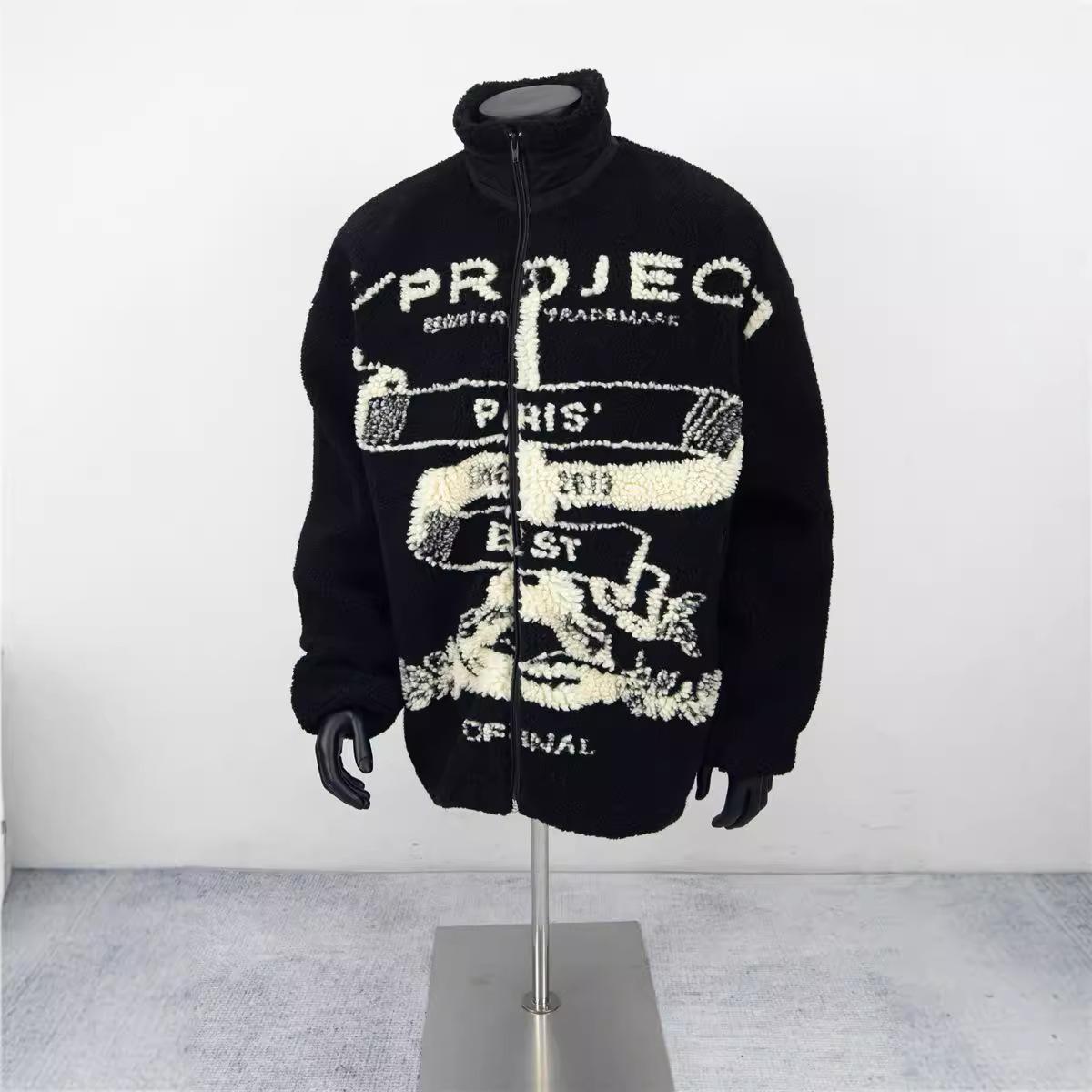 

EastRogue Жаккардовое Пальто с Буквами в Стиле Американский Пэчворк из Овчины Свободного Кроя Унисекс на Молнии Модное XL чёрный