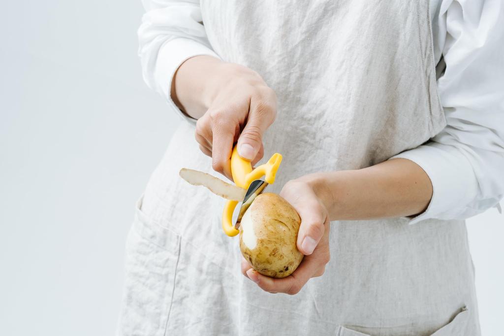 Suncraft Made in Lightweight and Easy to Peels Vegetables Gently and Easily Separates Yellow Peeler, Japan, Use, - FC-107