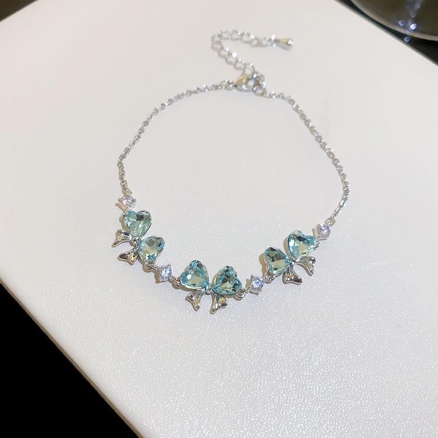 Bracciale Quadrifoglio Zircone Cuore - Gioiello Elegante e Versatile per Donna