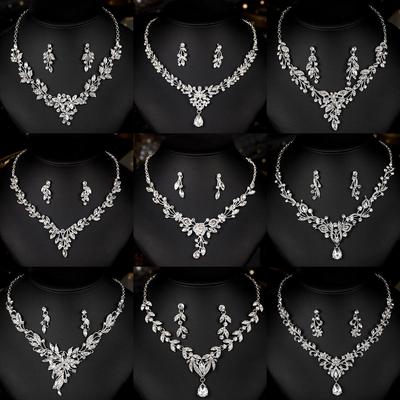 Elegantes Strass Brautschmuckset: Halskette und Ohrringe