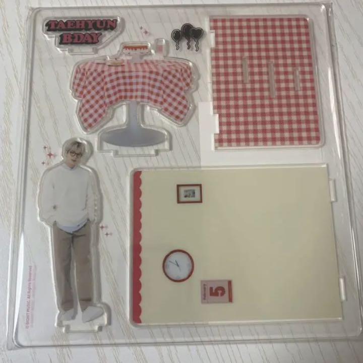 

[USED] TXT Taehyung Acrylic Stand Birthday