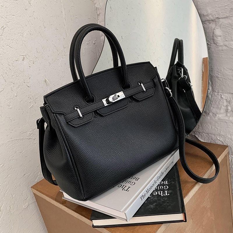 Stylish Large Capacity Tote Bag For Women With Fashionable Design And Versatile Use