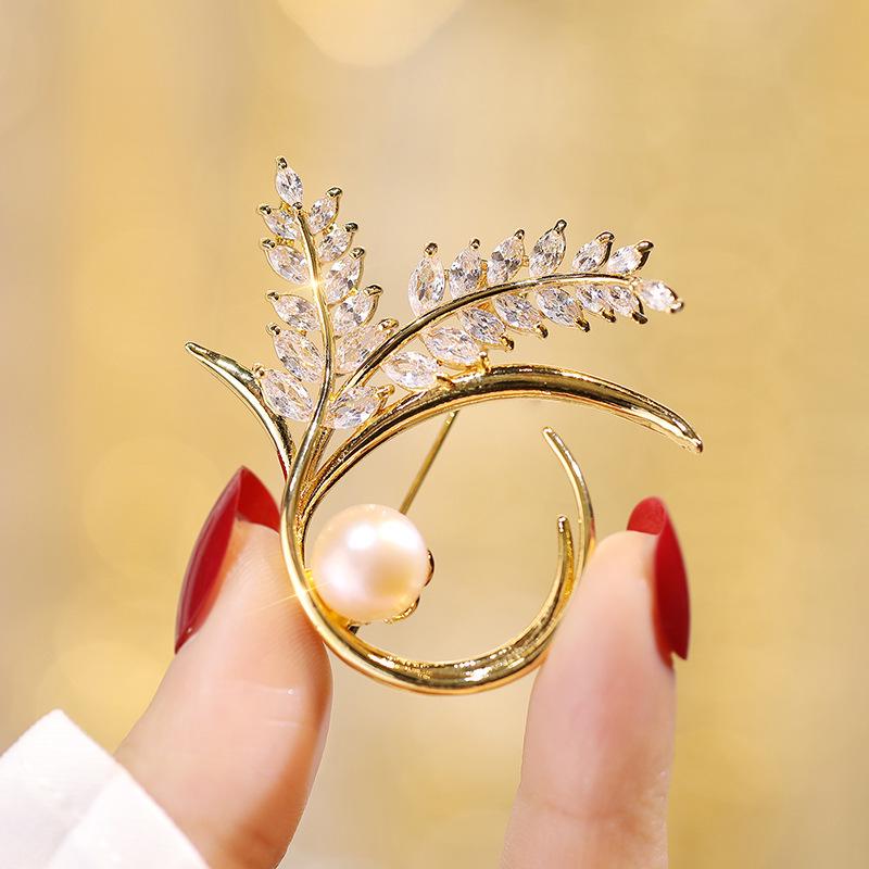 Elegant Copper Inlaid Zirconia Leaf Brooch with Freshwater Pearl