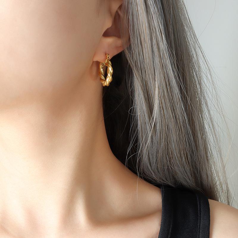 Handmade Titanium Steel Gold-Plated Fade-Resistant European & American Trend Knotted U-Shape Earrings