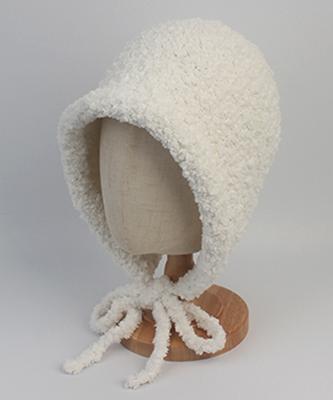Yunibeosyeolkemiseuteuli Fleece White Bonnet Hat