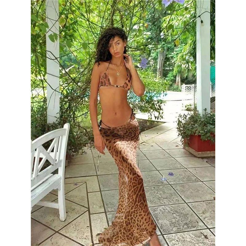 

Сексуальный комплект бикини с юбкой на бретелях Сексуальный комплект из трех предметов: бикини на бретелях, юбка с низкой посадкой Khaki L