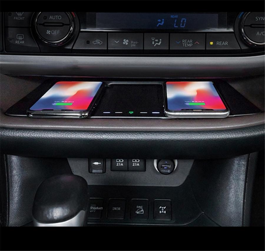LHD Car Accessories 10W QI Wireless Mobile Charging Plate For Toyota Highlander 2015-2018 2019 Console Cell Phone Charger Pad