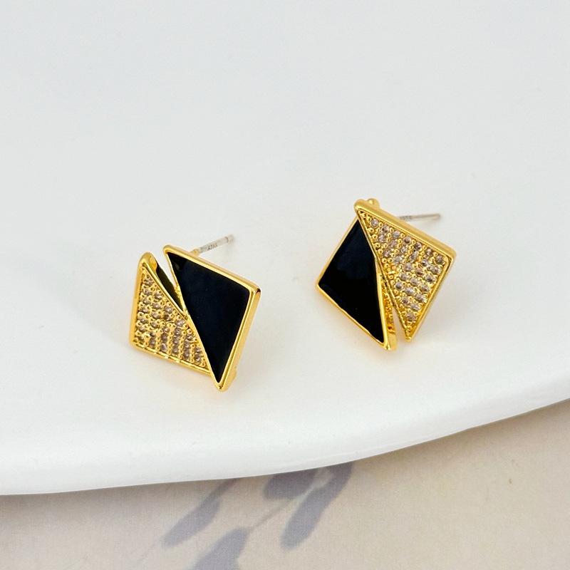 Summer Design Earrings Geometric To Triangular Zircon Micro-Inlaid Stud Earrings золотой