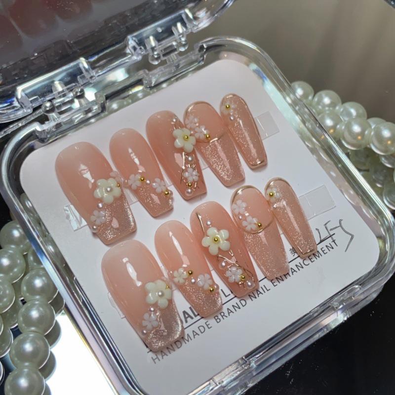 

Cat Eye Hand-Painted Flower Nude Fake Nails - High-End Whitening Finish