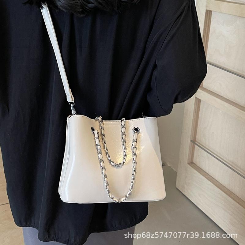 Simple Texture Chain Bucket Bag Women's 2025 New High-end Niche Versatile Crossbody Bag Fashionable Commuter Bag
