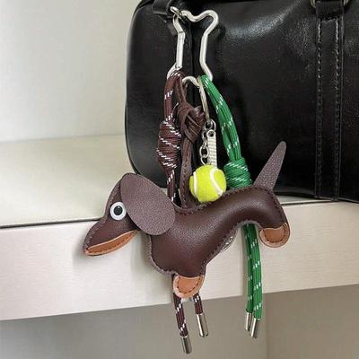 Leder Dackel Makramee Schlüsselanhänger: Exquisites Hunde-Taschen-Charme von Ruth's Style