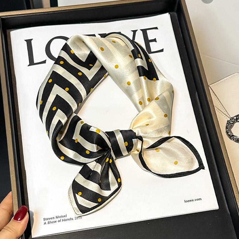 Летний цветочный шарф из тутового шелка - Женский декоративный маленький квадратный шейный платок 53x53 cm