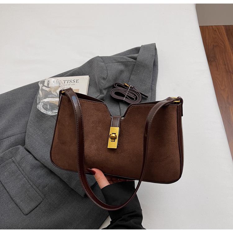 

Премиальная сумка-малышка в стиле легкой роскоши для женщин 2025 новая ретро рабочая сумка-тоут для поездок в иностранном стиле сумка через плечо кроссбоди тренд темно-коричневого