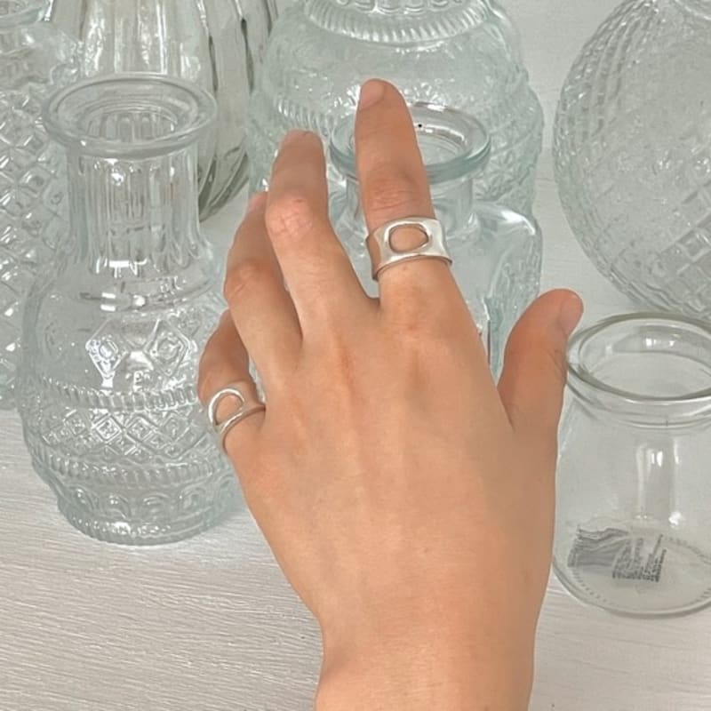 THE BORING bold window ring