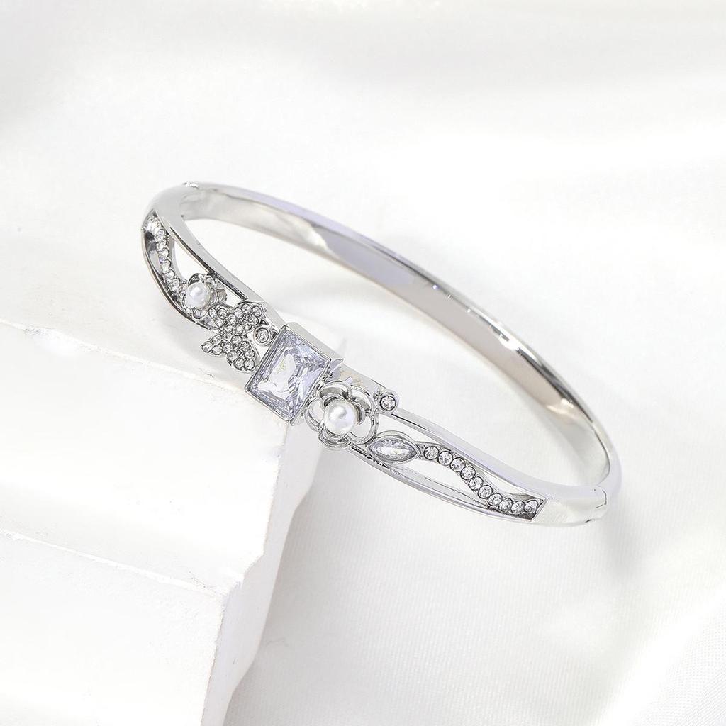 Korean Style Rhinestone Butterfly Bracelet - Exquisite, Elegant, High-End Jewelry for Women