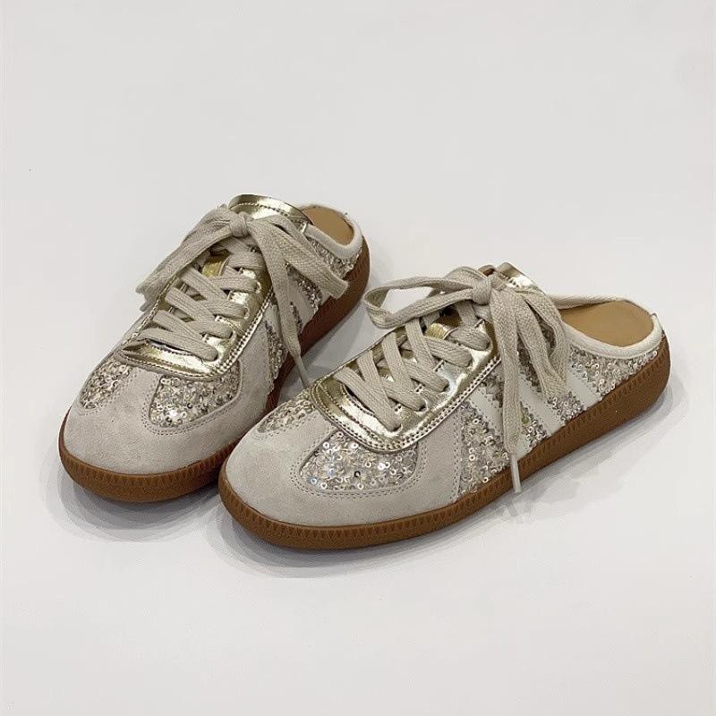 Office bag head slippers women's 2025 new summer one-pedal little white shoes flat-soled heel-less German training half slippers