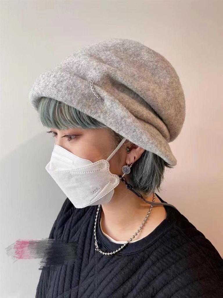 Japanese Style Wool Slouchy Beanie: Women's Warm Autumn/Winter Fisherman Beret with Chain Detail, Enhances Face and Style.