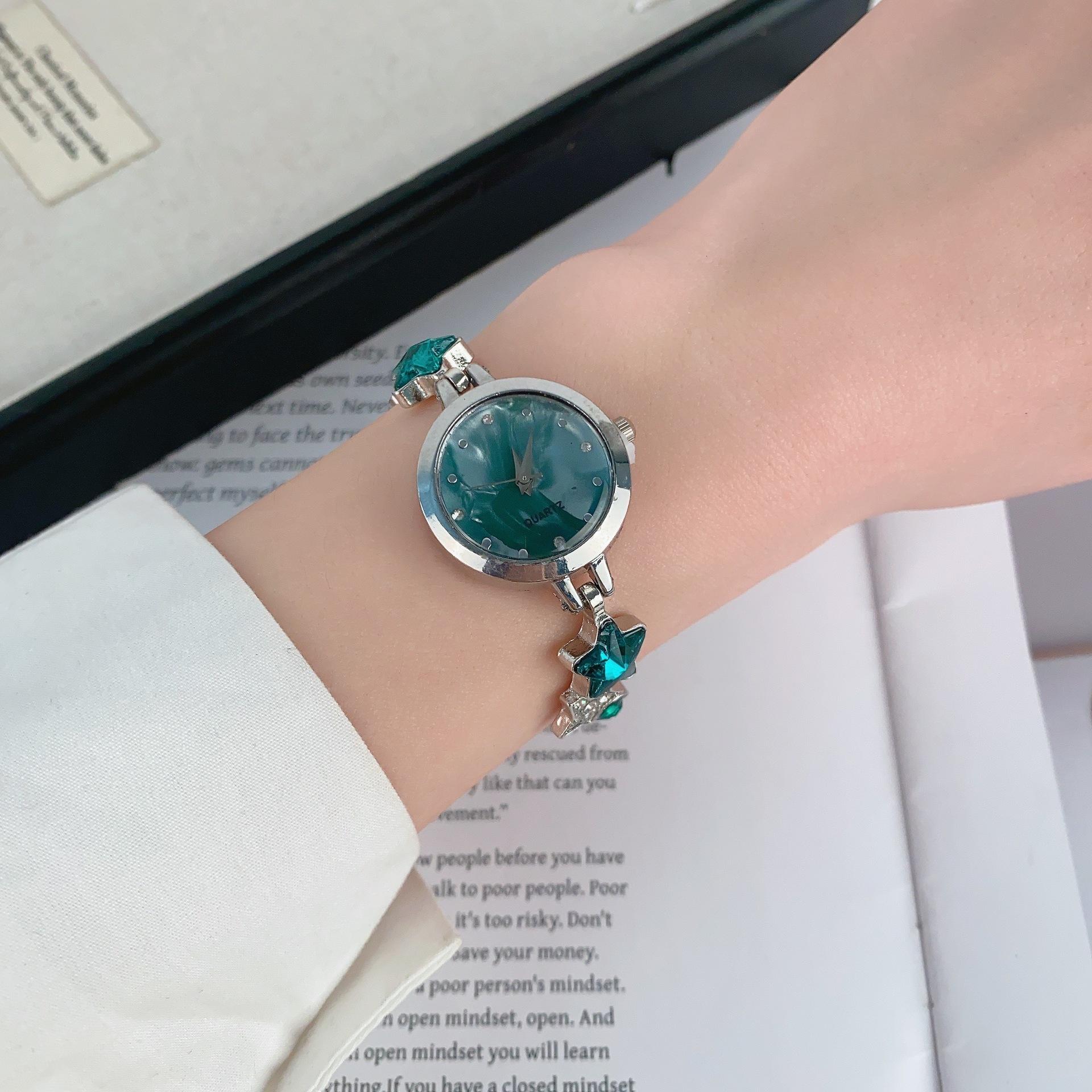 New Medieval Star Studded Ladies Watch Bracelet Small Luxury Pull Bracelet Table зелёный