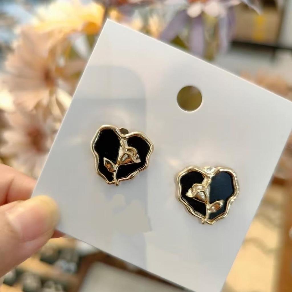 Minimalist French Drop Earrings: Retro, Sweet, Versatile Design with Light Luxury and Unique Personality