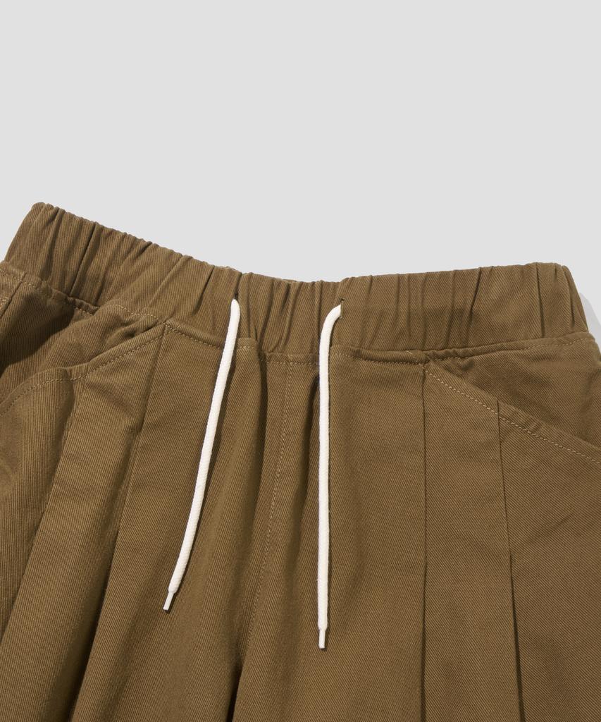 AGOD Double-Pleated Elastic String Bermuda Shorts [Brown]