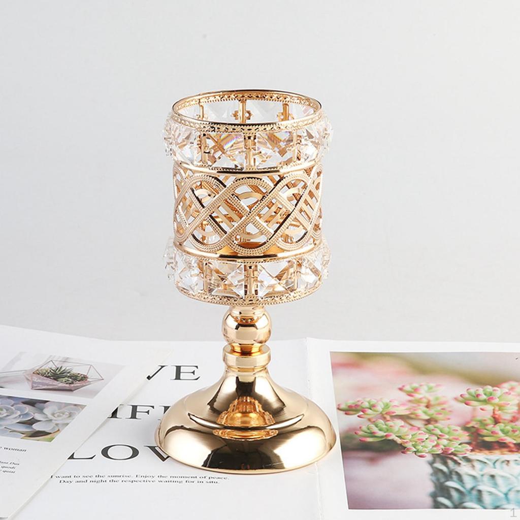 Elegante goldene Kerzenhalter für stilvolle Heimdekoration