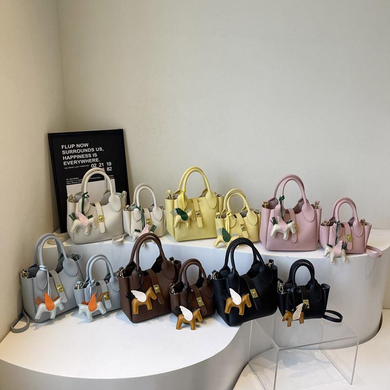 Horse Pendant Pu Water Bucket Handbag With Stitching Details And Mobile Pocket For Casual Outings