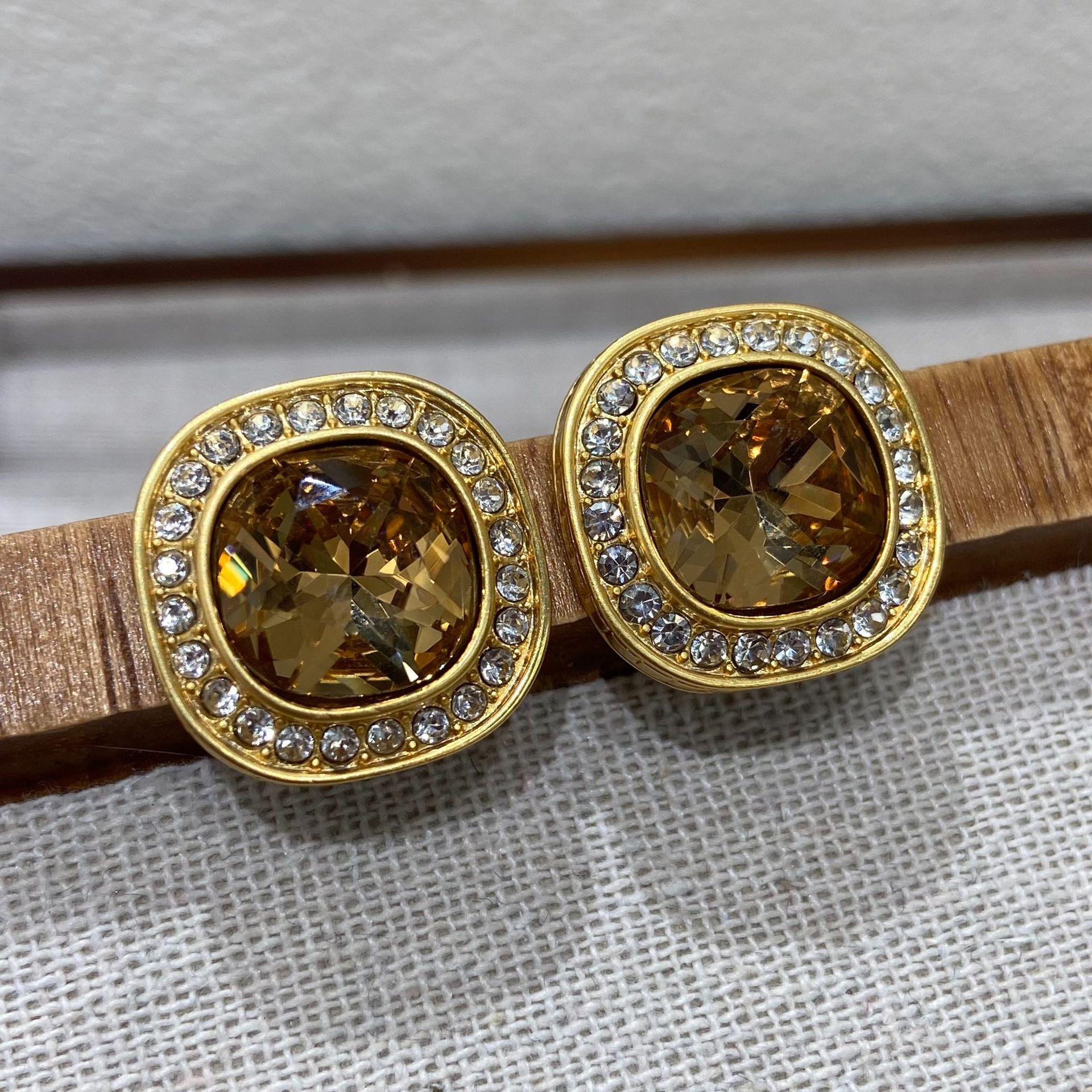 

Medieval Heavy Industry Luxury Geometric Yellow High Quality Gem Earrings Light Luxury Fashion Temperament Versatile Women S Stud Earrings