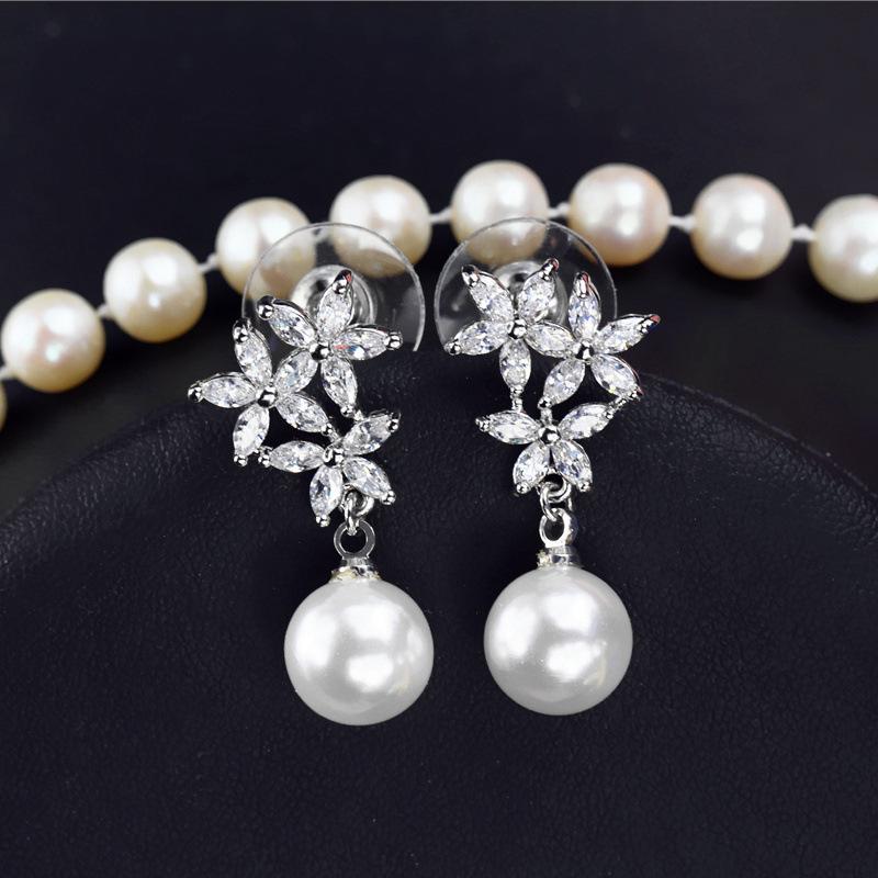 

High-End Atmosphere, Flower Zircon Pearl Stud Earrings, Earrings. белый