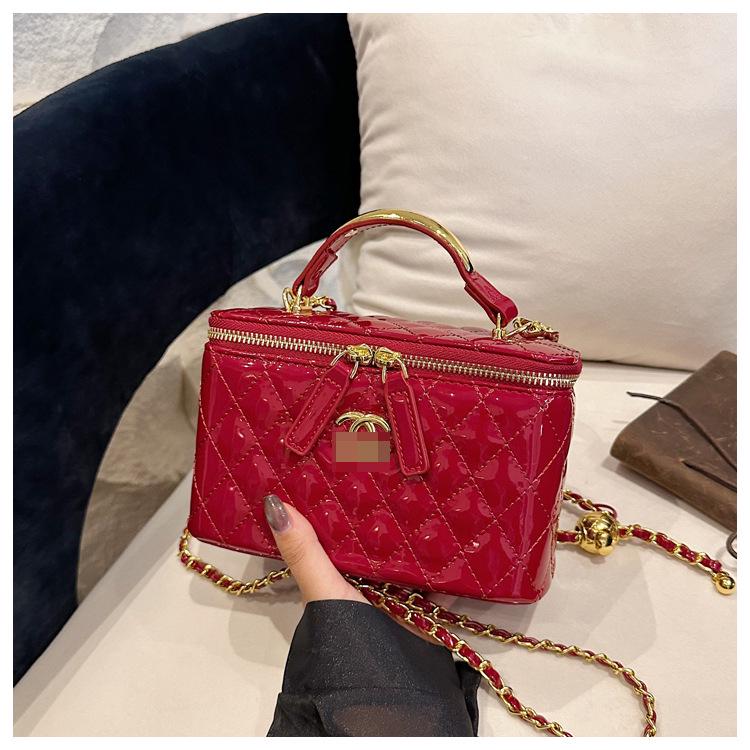 Elegant Shiny PU Diamond Lattice Chain Shoulder and Crossbody Handbag for Women