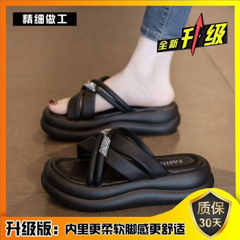 

Крутые тапочки, женская летняя одежда 2025 года, новые мягкие нескользящие однотонные пляжные сандалии высокого качества со стразами на толстой подошве 40