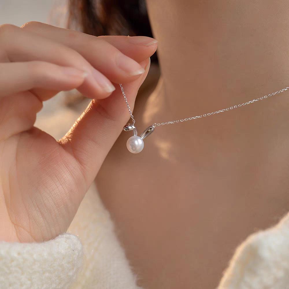 Women's Light Luxury Silver Clavicle Necklace with 7-8mm Freshwater Pearls & Cute Rabbit Design