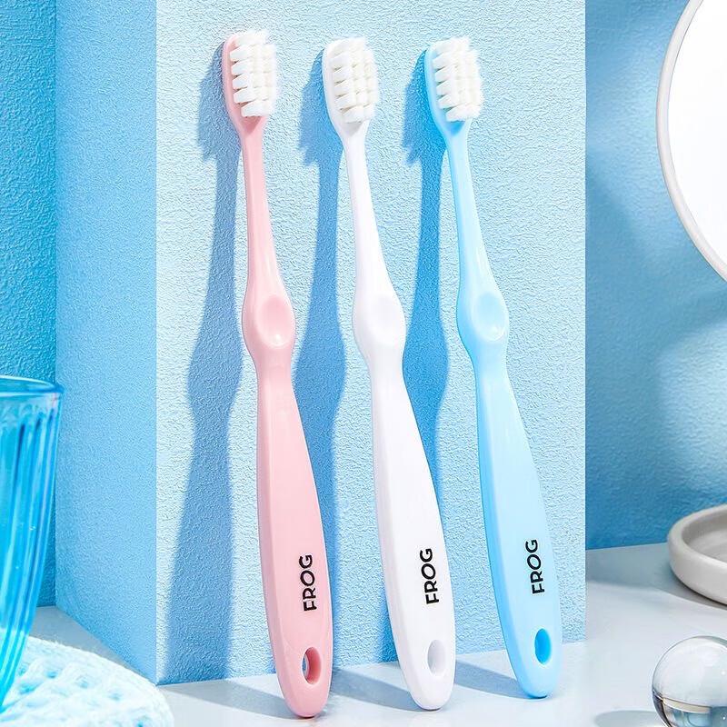 Frog QU985 Dual-Action Soft Bristle Toothbrushes (Twin Pack)