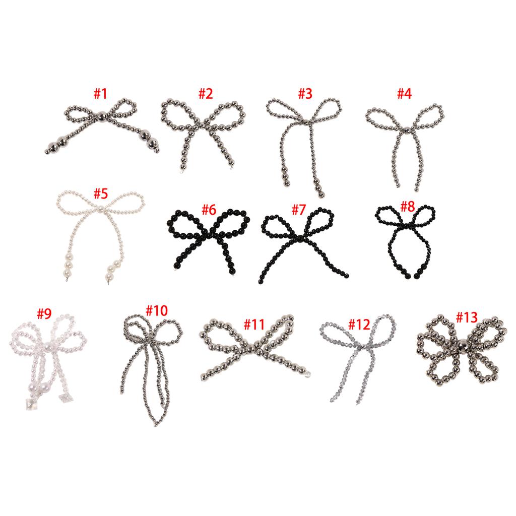 Ručně vyráběný korálkový přívěsek s mašlí, šperková součást, šperková ozdoba, přívěsek na náramek, elegantní mašle, komponent pro šperky