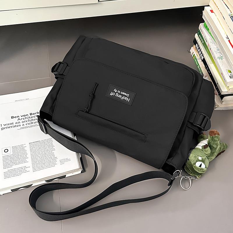 Wind Tooling Large-capacity Messenger Bag Men's and Female Students' Class Bag Can Put Books, Casual Shoulder Bag