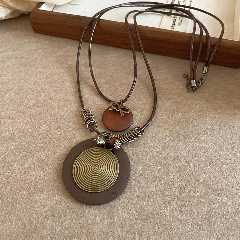 Love Pendant Necklace Internet Celebrity Fashion Versatile Sweater Chain High Sense Jewelry
