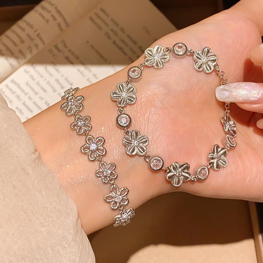 Korean Style Zircon Flower Bracelet: Silver Star Adornment, Simple & Elegant Design, Light Luxury Women's Hand Jewelry